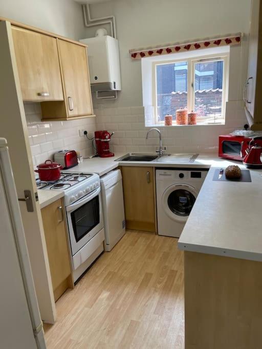 Centre Of Town House 3 Bedrooms Sleeps 5 And Infant Free Onsite Parking 2 Cars King's Lynn Exterior foto