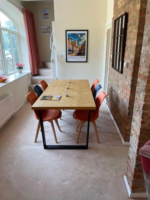 Centre Of Town House 3 Bedrooms Sleeps 5 And Infant Free Onsite Parking 2 Cars King's Lynn Exterior foto