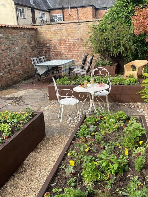 Centre Of Town House 3 Bedrooms Sleeps 5 And Infant Free Onsite Parking 2 Cars King's Lynn Exterior foto
